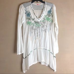 EUC Johnny Was white embroidered tunic size XS